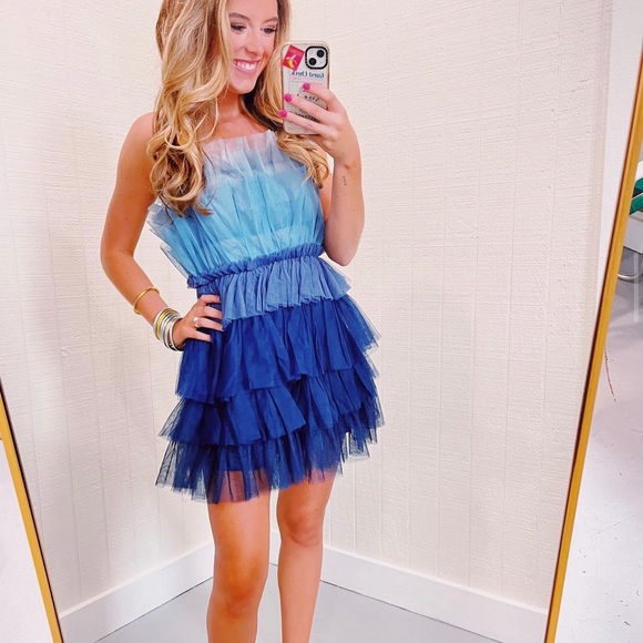 Dresses & Skirts - medium blue tulle dress!!